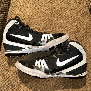 Nike Black and White Athletic High-Tops